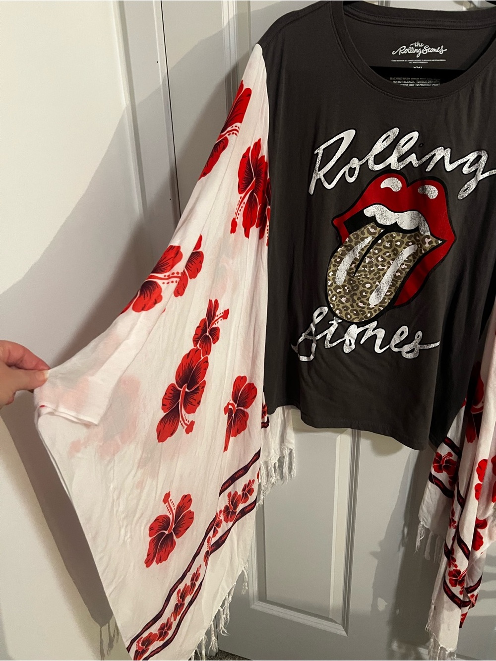 Recycled Rolling Stones Black Tee with Red Tongue Graphic handmade poncho - Picture 2 of 5